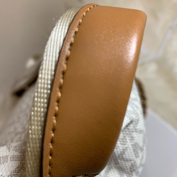 Michael Kors backpack like new - Picture 2 of 9